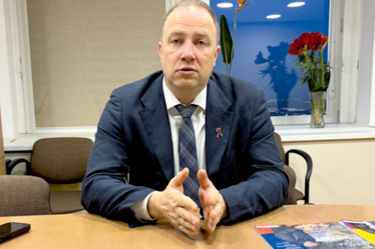 "Vēlamies ar saimniekiem vairāk diskutēt par praktiskām lietām. Nereti ir tā, ka uzņēmējs runā vienā, bet mēs – citā valodā. Runājam par vienu tēmu, tomēr viens otru nesaprotam," atzīst ZM valsts sekretārs Ģirts Krūmiņš. "Vēlamies ar saimniekiem vairāk diskutēt par praktiskām lietām. Nereti ir tā, ka uzņēmējs runā vienā, bet mēs – citā valodā. Runājam par vienu tēmu, tomēr viens otru nesaprotam," atzīst ZM valsts sekretārs Ģirts Krūmiņš.