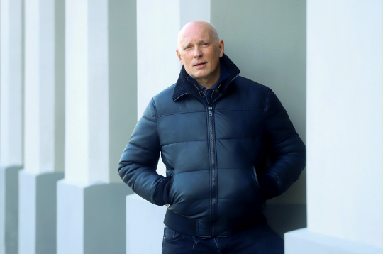 Alvis Hermanis (1965), Jaunā Rīgas teātra mākslinieciskais vadītājs, teātra un operas režisors, scenogrāfs, aktieris. Rīga. 12/02/2005.