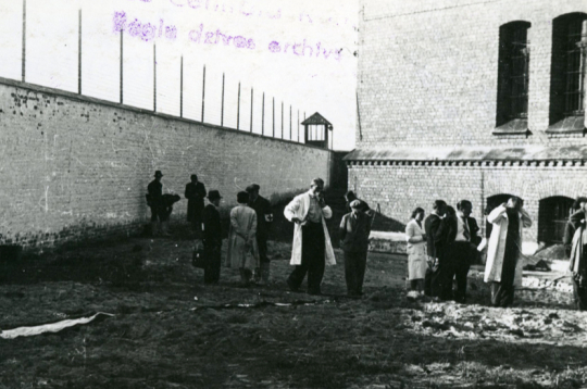 Ekshumācijas sākums. 1941. gada 4. jūlija rīts.