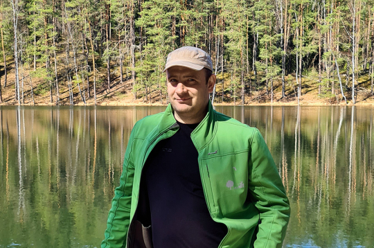 “Man mežs visskaistākais šķiet pavasarī, jo katru dienu var redzēt, kā daba mostas,” teic meža īpašnieks Edgars Leikuss.