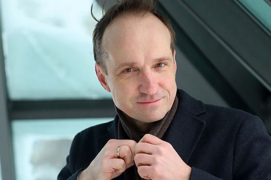 Kaspars Znotiņš: "Visa mūsu teātra būšana jau ir tāda diezgan nepraktiska nodarbe. Tu atnāc vakarā uz teātri, vienalga, vai tie būtu mēs, aktieri, vai jūs, skatītāji, un – ko darāt?"