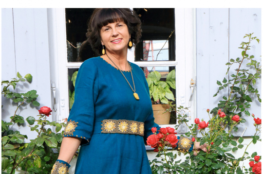 Tamborētas saulītes lina kleitai.