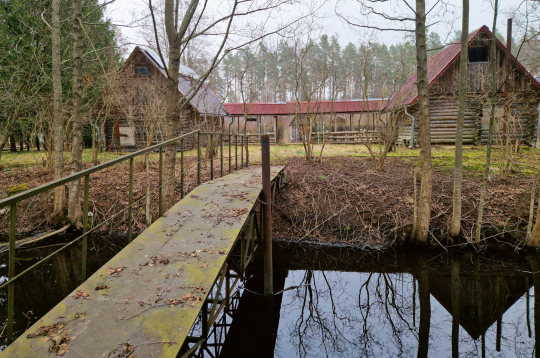 Skats uz mednieku māju.