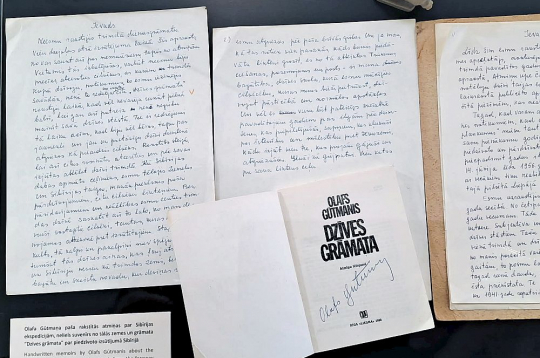 Fragments no izstādes "Sibīrijas pirmatnības apmātais" (11. aprīlis – 19. novembris, veltījums dzejnieka Olafa Gūtmaņa deviņām ekspedīcijām, dokumentējot izsūtīto latviešu ikdienu) Liepājas okupācijas muzeja otrajā stāvā.