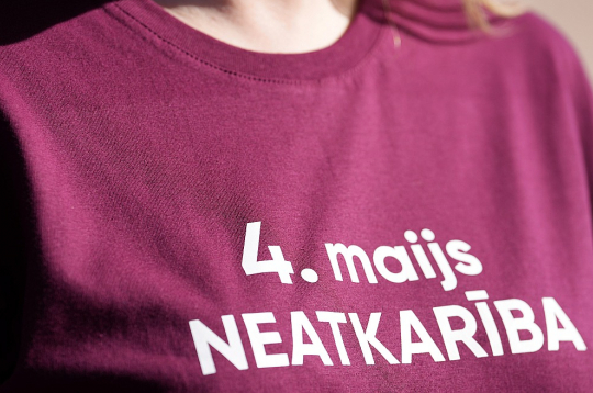 Latvijas Republikas Neatkarības atjaunošanas deklarācijas 35. gadadienā 4. maijā Saeimā notiks svinīgā sēde un svētku pasākumi norisināsies daudzviet Latvijā un ārvalstīs.