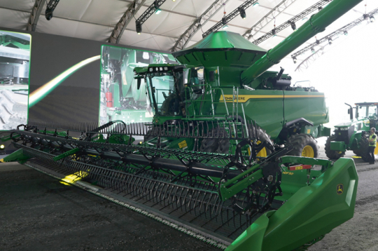 'John Deere Space 7' kombains.