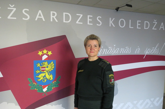 Daiga Kupcāne: "Uz robežas atalgojums ir kļuvis pat ļoti konkurētspējīgs, jo ir arī dažādas citādas piemaksas. Arī kāpjot pa karjeras kāpnēm, atalgojums ar armiju sāk izlīdzināties."