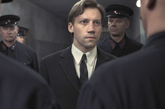 Kadrs no Sergeja Lozņicas spēlfilmas "Divi prokurori".