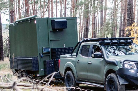 "DAKTEC" piekabe – medījumu apstrādes vieta uz riteņiem.