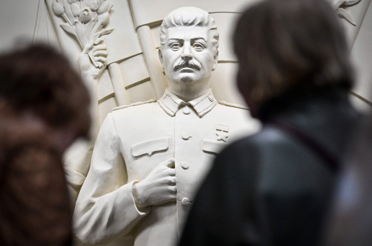 Maskavas metro stacijā "Taganskaja" atklāts Jauns Jozefa Staļina bareljefs.