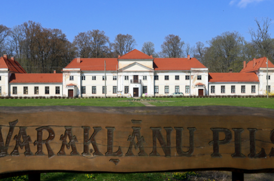 Varakļānu muižas pilī kopš 1997. gada darbojas Varakļānu novada muzejs. Pils telpās ir atklāti vērtīgi 18.–19. gs. sienu un griestu gleznojumi, apskatāmi pils telpu interjeri un kapela. Muzejā ir izveidota modernizēta pastāvīgā ekspozīcija par M. fon der Borha dzīvi un zinātnisko darbību, kā arī Varakļānu pilsētas un novada vēsturi.