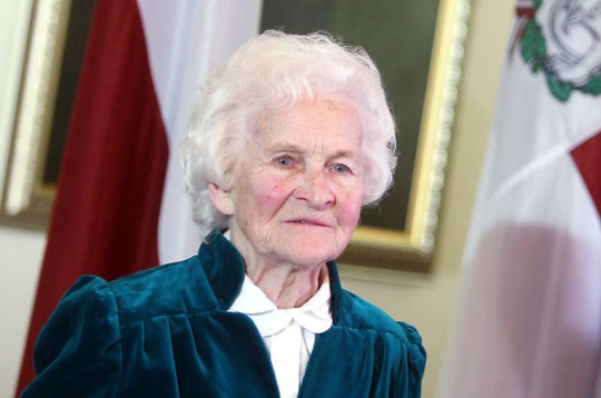 Aktrise Elvīra Baldiņa 2010. gada 1. maijā Rīgas pilī saņēma Triju Zvaigžņu ordeni.