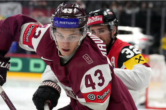 Anrī Ravinskis ar savu sniegumu pasaules čempionātā pārliecināja NHL kluba Vankūveras "Canucks" pārstāvjus, kas viņam uz nākamajiem diviem gadiem ir piedāvājuši darbu.