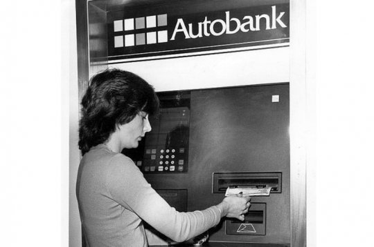 "Autobanka" jeb bankomāts Rietumos 20. gs. 80. gados.