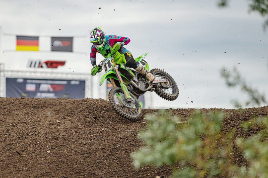 Latvijas labākais motokrosists Pauls Jonass otro gadu pēc kārtas Vācijā piedzīvo smagu kritienu, kas liegs viņam startēt savu līdzjutēju priekšā Ķegumā.