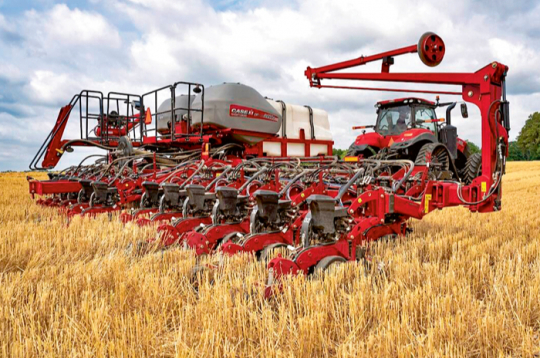 'Case IH' kombains testēšanas gaitā.