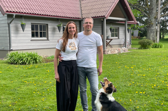Laura un Ēriks Danilāni atzīst, ka, pirms 13 gadiem sākot pārbūvi, nav cerējuši, ka dzīvos tik labi sakārtotā vidē.