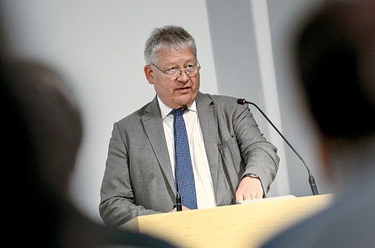 Vācijas izlūkdienesta BND šefa Bruno Kāla ieskatā, neskatoties uz Donalda Trampa politiku, ASV izlūkdienesti par Krievijas agresivitāti nobažījušies "paldies dievam, ne mazāk kā mēs".