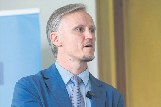 "Eiropas Komisijas plāns "ReArm Europe/Gatavība 2030" ir instruments, kas runas par Eiropas aizsardzību arī Latvijā beidzot ļaus pārvērst konkrētos ieguldījumos," tiekoties ar Latvijas aizsardzības industrijas pārstāvjiem un diskusijas dalībniekiem par ES likumdošanas iniciatīvām aizsardzības nostiprināšanas jomā, uzsvēra Eiropas Parlamenta deputāts Rihards Kols.