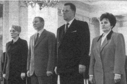 Ukrainas un Latvijas prezidentu pāri Rīgas pilī.