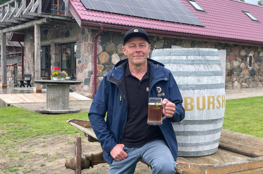 "Bursh” saimnieks Dainis Līvs atgādina, ka alus ir baudīšanai, nevis
dzeršanai!