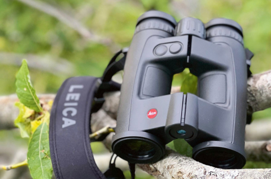 Leica bija pirmie, kas integrēja tālmēru binoklī, un šodien tā ir kļuvusi par absolūtu normu.