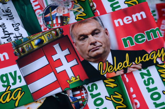 Ungārijas premjerministra Viktora Orbāna partija "Fidesz" ir guvusi stabilu sabiedrības atbalstu un vairākkārt uzvarējusi vēlēšanās.