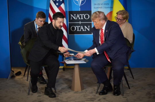 Volodimirs Zelenskis un Donalds Tramps Hāgā. NATO samits. 