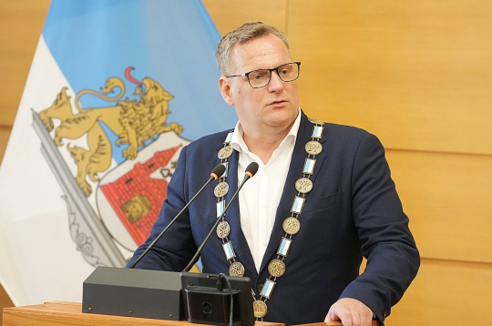 Uzlicis amata ķēdi, Viesturs Kleinbergs teica: "Es jūtos kā novecojusi hiphopa zvaigzne "Positivus" festivālā."