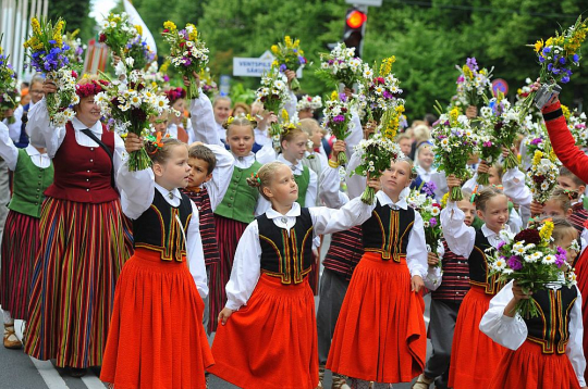 Svētku laikā dalībnieki, kuri Rīgā ierodas no citām pašvaldībām, dzīvos 70 Rīgas mācību iestādēs.