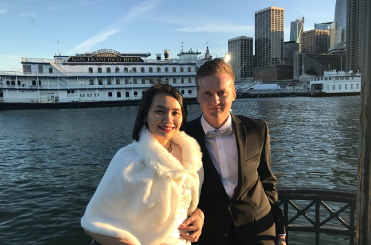 Uldis Leiterts ar dzīvesbiedri Tamu Le Sanfrancisko, 2017. gads. Silīcija ieleja un Sanfrancisko līča rajons ir pasaules tehnoloģiju un zināšanu ekonomikas galvaspilsēta, kur radītas pasaulē varenākās interneta kompānijas, sākot ar "Apple", "Google",
"Facebook", "Oracle", "Adobe" un
tūkstošiem citu.