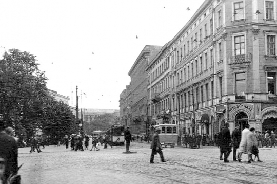 Aspazijas bulvāris vēl pirms asfaltēšanas 30. gadu sākumā.