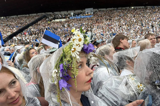 Igaunijas dziesmu un deju svētku Noslēguma koncertā 6. jūlijā piedalījās vairāk nekā 32 000 dalībnieku un to, neskaitot daudzus tiešsaistes skatītājus Igaunijā un pasaulē, klātienē Kadriorgā vērojuši vismaz 58 000 skatītāju.