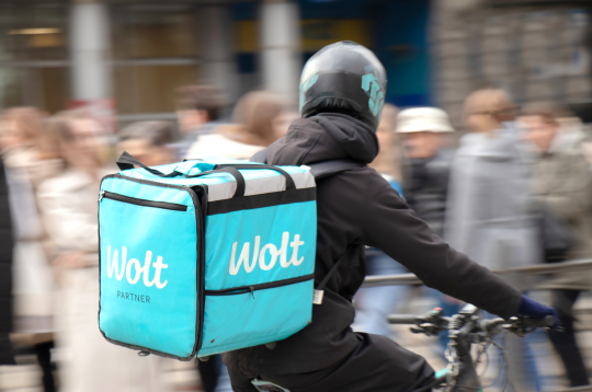 Jaunie noteikumi atļauj bezrecepšu zāles iegādāties tiešsaistes iepirkšanās platformās, piemēram, "Wolt".