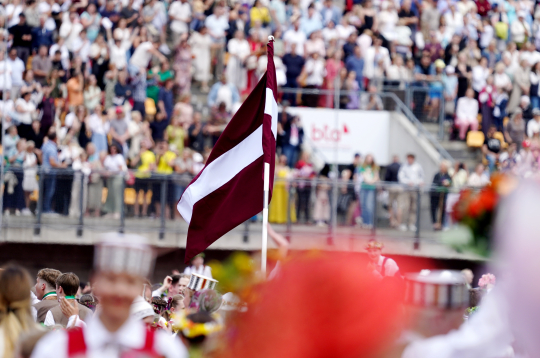 XIII Latvijas Skolu jaunatnes dziesmu un deju svētku lielkoncerts "Es atvēru Laimas dārzu" Daugavas stadionā.