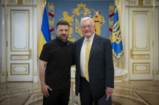 Volodimirs Zelenskis pirmdien Kijivā tikās ar ASV īpašo sūtni Kītu Kellogu.
