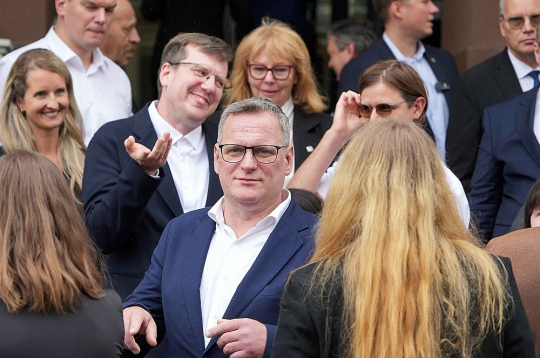 Viesturs Kleinbergs nav tipisks "Progresīvais" un arī pats ik pa laikam sevi raksturo kā konservatīvu. Taču, iespējams, tieši tas atviegloja viņa sadarbību domē ar pārējām latviskajām partijām.