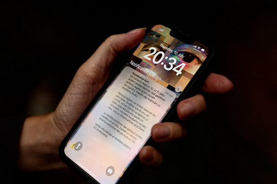 Daudzi bija pārsteigti, redzot savā telefonā uzrakstu angļu valodā "Presidential Alert", taču šajā gadījumā tas ir nevis kāds prezidenta vēstījums, bet brīdinājuma līmeņu starptautiskais iedalījums. Jāņem vērā, ka "Android" ierīcēs paziņojumu nosaukumi redzami latviešu valodā tikai tad, ja ierīcei ir pieejama un aktivizēta latviešu valodas lietotāja saskarne. "Apple" ierīcēs šobrīd pilnvērtīga latviešu valodas saskarne nav pieejama, tāpēc paziņojumu nosaukumi būs redzami angļu vai lietotāja izvēlētajā valodā.
