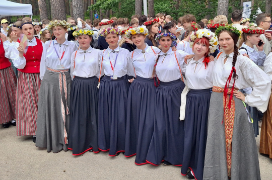Annija Liepa ar kori "Frekvence".