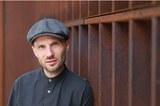 Reinis Suhanovs: "Jāsaka godīgi, gadsimta pirmajā desmitgadē, kad sāku strādāt teātrī, gaisotne bija krietni brīvāka."