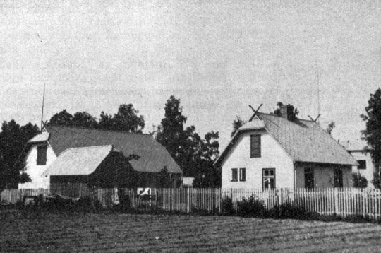 Lauku sēta ar šīfera jumtiem Jelgavas apkaimē 1939. gadā.