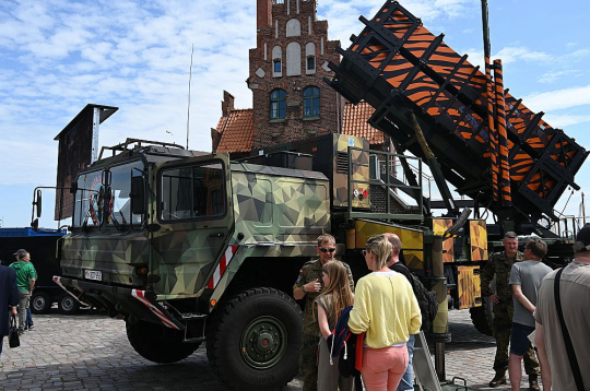 Ukrainai šobrīd nepieciešamākās ir amerikāņu pretgaisa aizsardzības sistēmas "Patriot" un to raķetes. Vācija izteikusi gatavību iepirkt un atdot Ukrainai divas tādas iekārtas.