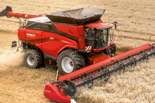 'Case IH Axial Flow' kombains ar  'G500 VariCut' hederiem.