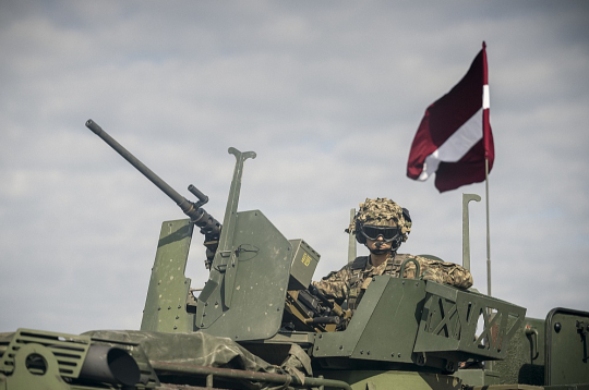 Mācību "Namejs 2024" paraugdemonstrējums pagājušā gada 26. septembrī Kadagā, Ādažu militārajā poligonā, kad viesiem un medijiem tika demonstrēta iesaistīto vienību sadarbība un kaujas spējas.