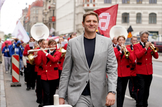 LBS ģenerālsekretāra Kaspara Ciprusa laikos Latvijas basketbola izlase piedzīvo labus laikus, bet vienlaikus finansējuma jautājumos, kas skar arī valsts budžetu, organizācijai zudusi realitātes sajūta.