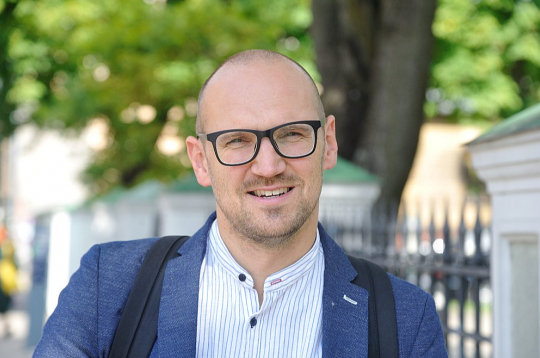 Jānis Znotiņš: "Redzēt un saprast, kāda pašlaik ir jaunā paaudze, vai tā mainās vai nemainās, ir iemesls, kāpēc arī pats joprojām piedalos dažu izrāžu spēlēšanā."