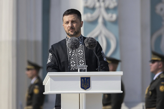 Ukrainas prezidents Volodimirs Zelenskis Ukrainas Neatkarības dienas pasākumā.