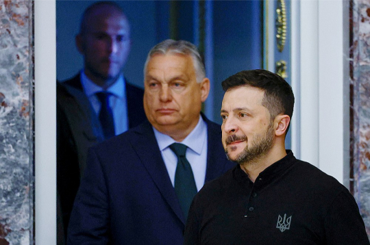 Jūlija sākumā Ungārijas premjers Viktors Orbāns pirmo reizi kopš kara sākuma apmeklēja Kijivu, kur tikās ar Ukrainas prezidentu Volodimiru Zelenski. Cerētā attiecību uzlabošanās tomēr nav notikusi.