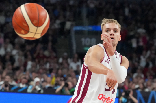 Eiropas čempionāta finālturnīra A apakšgrupas spēle basketbolā vīriešiem starp Latvijas un Turcijas valstsvienībām. Artūrs Žagars. Eiropas čempionāta finālturnīra A apakšgrupas spēle basketbolā vīriešiem starp Latvijas un Turcijas valstsvienībām. Artūrs Žagars.