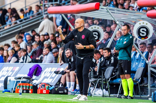 "Rīgas" futbolistu galvenais treneris Adrians Guļa.